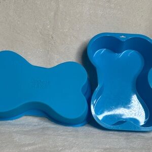 Pooch Cake Bone-Shaped Silicone Cake Mold Blue Set of 2 NWOT